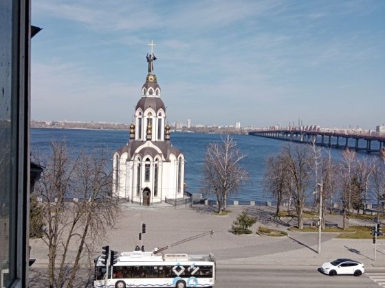 Продам 2к квартиру в Центрі на Набережній (ваучер, сертифікат)