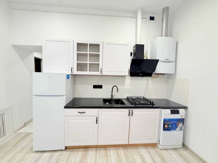 Продаж 2 кім квартири по вул. Героїв УПА (43 м.кв., 1-й поверх). - фото 1