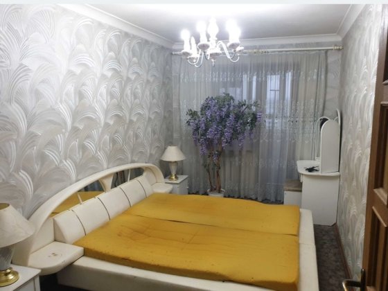 Продам 4-комнатную квартиру в центре Запорожье