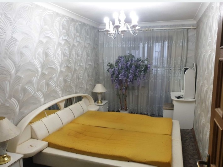 Продам 4-комнатную квартиру в центре - фото 1