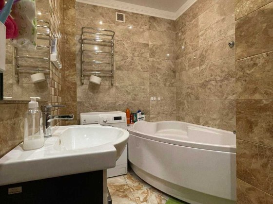 Продам 3к. квартиру Левый берег пр.Мануйловский Слобожанский с ремонтом