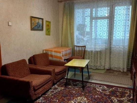 2 кімнати, 1 поверх, лоджія. Квартира на Перемозі 5