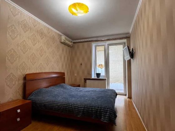 Продам 4к квартиру центр