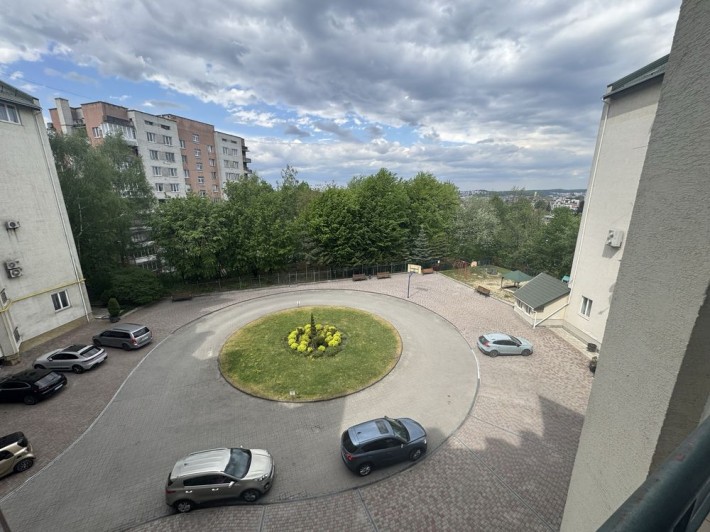 Продаж 2-кім. квартири з ремонтом в елітному будинку біля парку Погулянка,+ паркомісце - фото 1