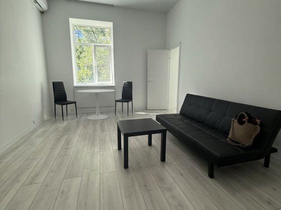 Продам 2к квартиру з ремонтом, центр