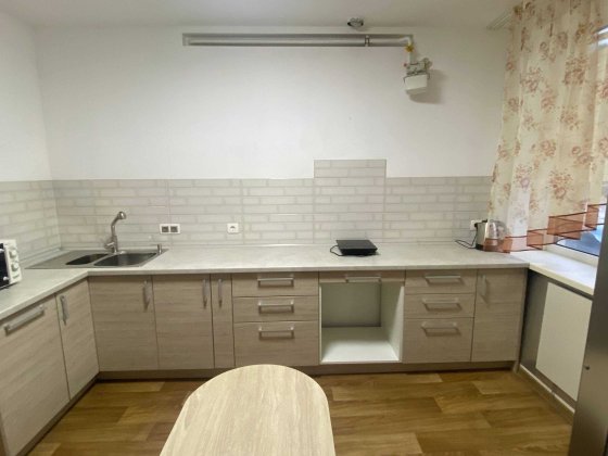 Продам 3 кімнатну квартиру в центрі , розташовану на вул. Мостова 2 Б
