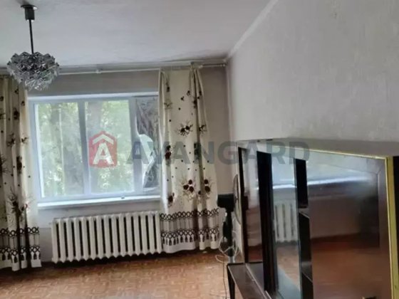 Продам 4-к квартиру на Перемозі-5 (Наб. Перемоги, 118)