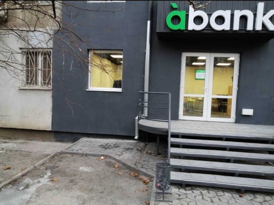 Ексклюзив під бізнес! Фасадна квартира 45 м² на 5 ст. Фонтану 1 поверх, високий потік людей, підійде Одеса