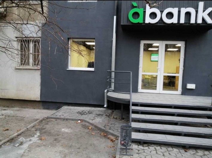 Ексклюзив під бізнес! Фасадна квартира 45 м² на 5 ст. Фонтану 1 поверх, високий потік людей, підійде - фото 1