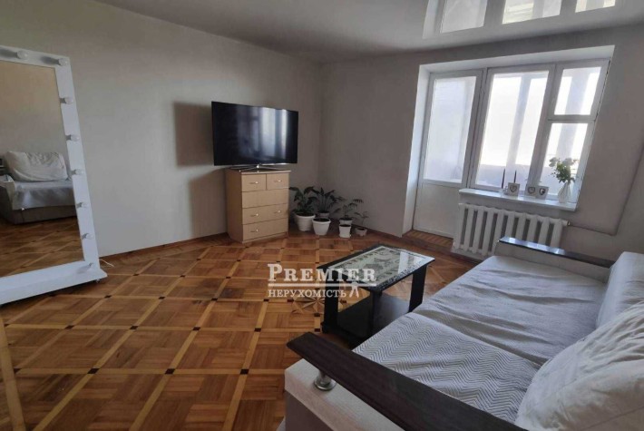 Продам 4-х кімнатну квартиру з косметичним ремонтом на Добровольского - фото 1