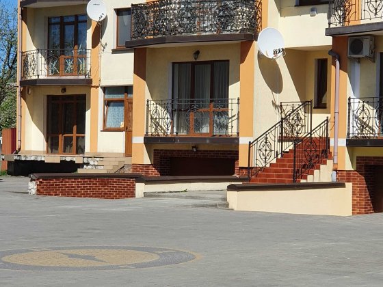 Продаж 2 к кв і кухня-студія в будинку котеджного типу біля Південного Львів