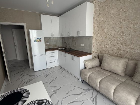 Продам  1 кв  43 кв м Жк Мира 3  6/9