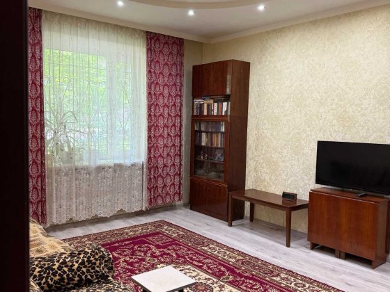 Продам  2х ком кв с ремонтом рядом с двумя станциями метро Заводская и Турбоатом Харків