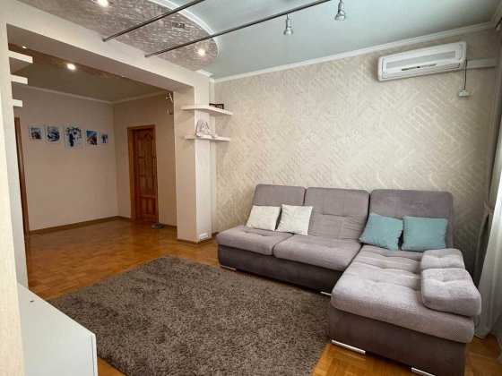 Продам  4х комнатную квартиру  в лучшем районе Салтовки       АЕ