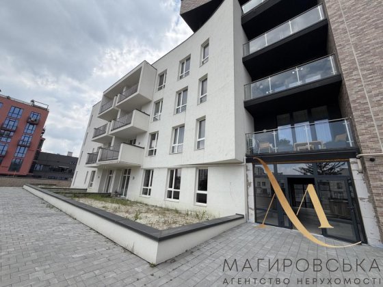 Продаж трикімнатної квартири з власною терасою по вул. Пимоненка Львів