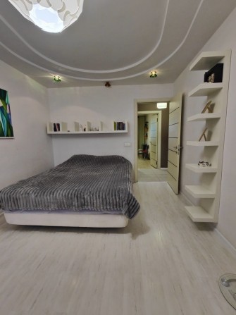 Продам 3 комнатная квартира метро Холодная Гора, Капремонт. - фото 1