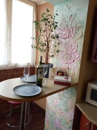 R 8 Продам 1к. квартиру біля Цирку в гарному житловому стані - фото 1