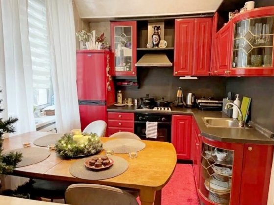 Редкий вариант! 3 к.сталинка, 75м2 возле метро!