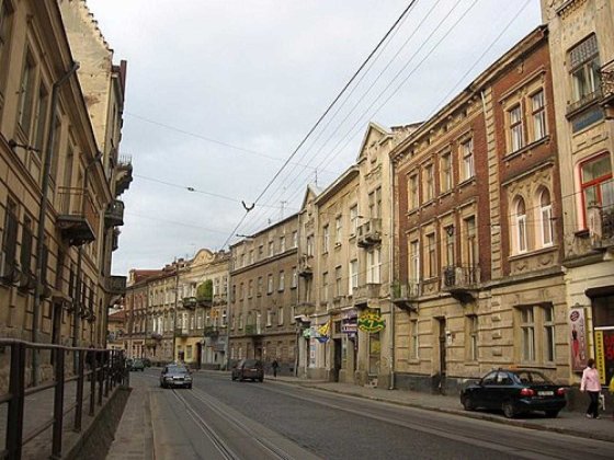 Простора 2 кімнатна квартира площею 95 м² в Історичному центрі Львова Львів