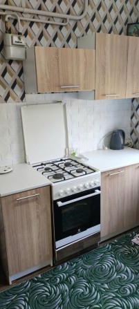 2 кімнатна. Поруч сквер. Кімнати роздільні. Не кутова. ГАЗ. Ремонт. - фото 1