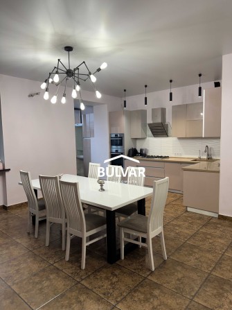 Автономка! СТАЛИНКА с лифтом - 208 м², Площадь Свободы / м. Университет, Алчевских 20/22 - фото 1