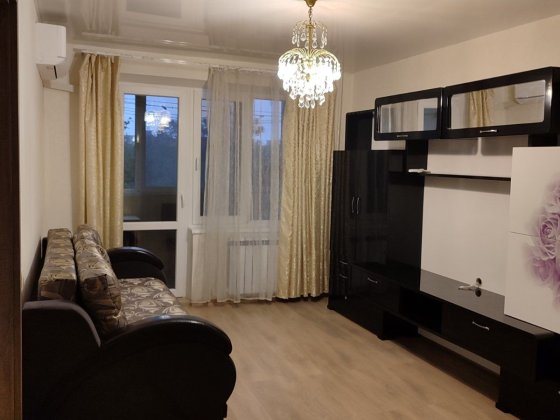 Продаю 2к.кв 4/9  45/28/8 Центр, район  Народного Сада, ремонт Цена  50000 уе