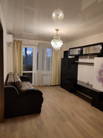 Продаю 2к.кв 4/9  45/28/8 Центр, район  Народного Сада, ремонт Цена  50000 уе - фото 1