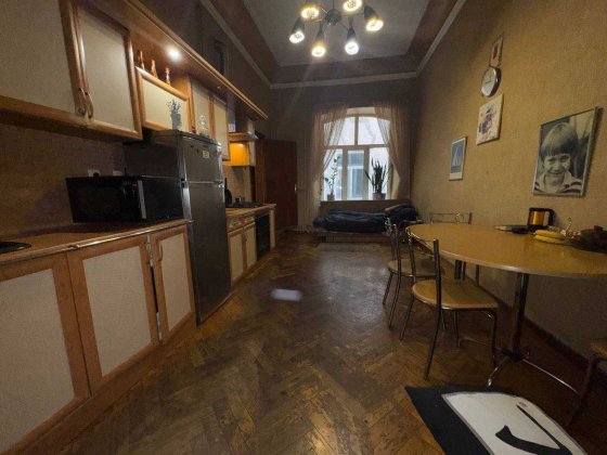В продажу простора квартира 200 кв.м в історичному центрі м.Одеса Одеса