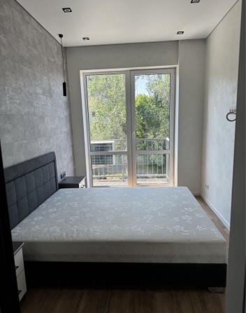 Продам 1 кімн просп Центральний,новобуд,2 поверх,меблі,техніка - фото 1