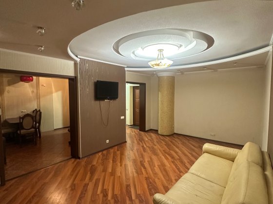 Продам просторную Зх комн. квартиру пр. Аэрокосмический, 41/2 Харьков