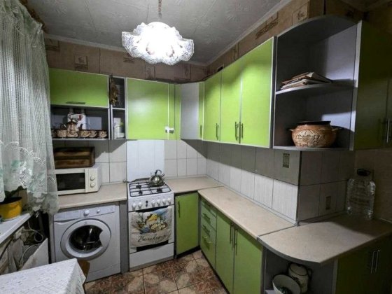 L Продам  4 комнатную квартиру на Залютино
