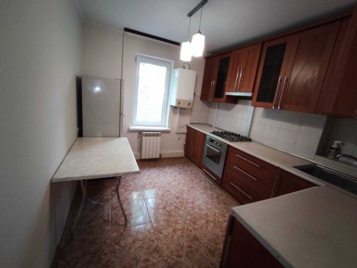 Продам Трехкомнатную квартиру в Корабельном районе (р-н 48 школы) - фото 1