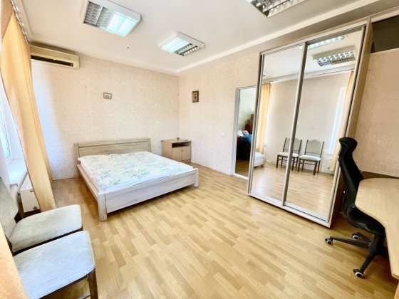 Продам двокімнатну квартиру в Центрі! Николаев