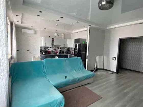 Продам 3к квартиру в Центре.Метро Левада