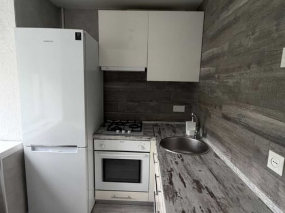 Продам 1 комнатную квартиру с капремонтом, 3-й этаж,газ,ул. Клочковская VI