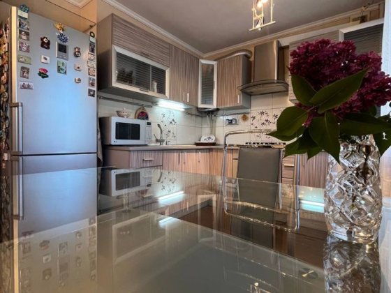 Продаю хорошую 2 комнатную квартиру+ большая Кухня  (Заводский -Ливоневцев) Топ -Локация