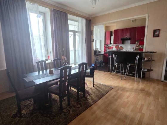 Продам 3-комнатную квартиру 120м2 в центре | м. Научная, ул. Чичибабина | 5/5 лифт Харків