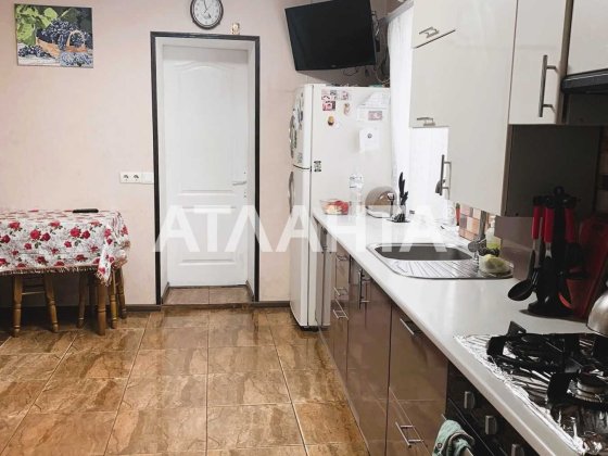 Продам 3 комнатную квартиру на земле Одеса