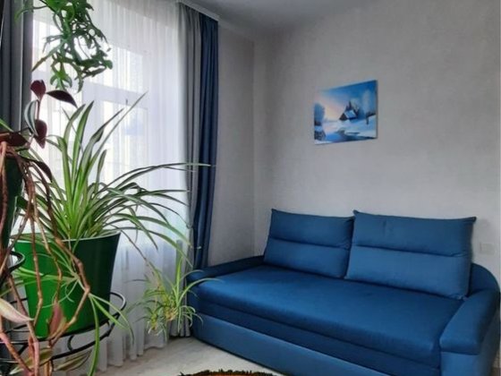 Продам трехкомнатную "сталинку" с лифтом в центре.
