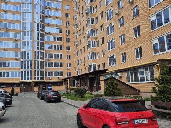 Продам 2к.кв 86м.кв.індивід газ опален. ЖК Лазурний,метро Центр ринок Комфорт кл Харків