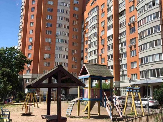 Здам 2 кімнатну квартиру  по ГОЛУБА -1В (Зелена Папуга) Бровары