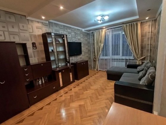 Здам в оренду 2-х кімнатну квартиру на Виноградарі , просп. Свободи 46. 4/10 Киев