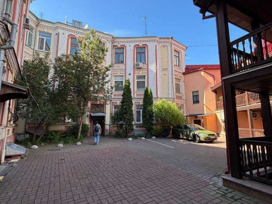 Оренда 2к квартира Поділ 83 кв м