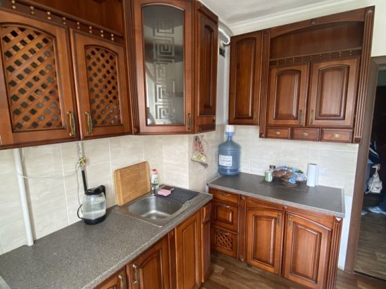 2к квартира поруч з центром, можна з котом