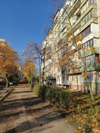 Сдается однокомнатная Леся Курбаса 10-г метро Житомирская 

Аренда 1к - фото 1
