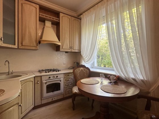 Простора 3-кімнатна квартира в оренду — вул. Генерала Шухевича, 1 Луцк