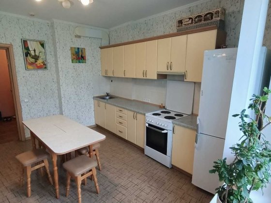 1 кімн. кв. 60 м2 Дніпровська набережна 19В метро Осокорки Рівер Мол генератор Киев