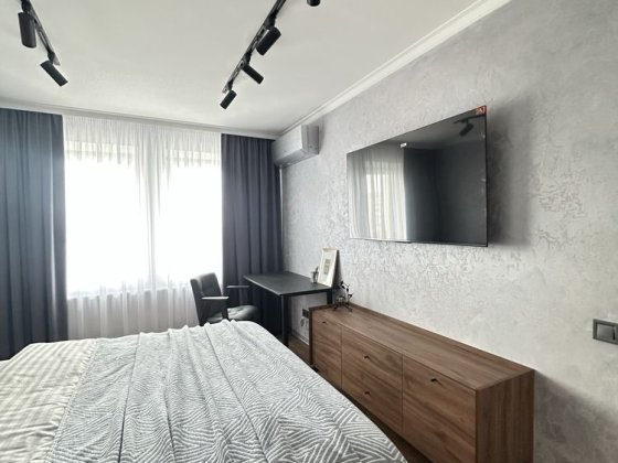 Р-н Фурманова нова квартира парковка у дворі Полтава