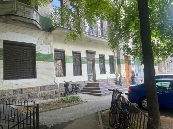 Військових пустять приміщення в центрі міста, 2 поверх, 5 кімнат - фото 1
