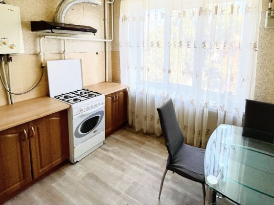Простора двокімнатна квартира в центральній частині міста.